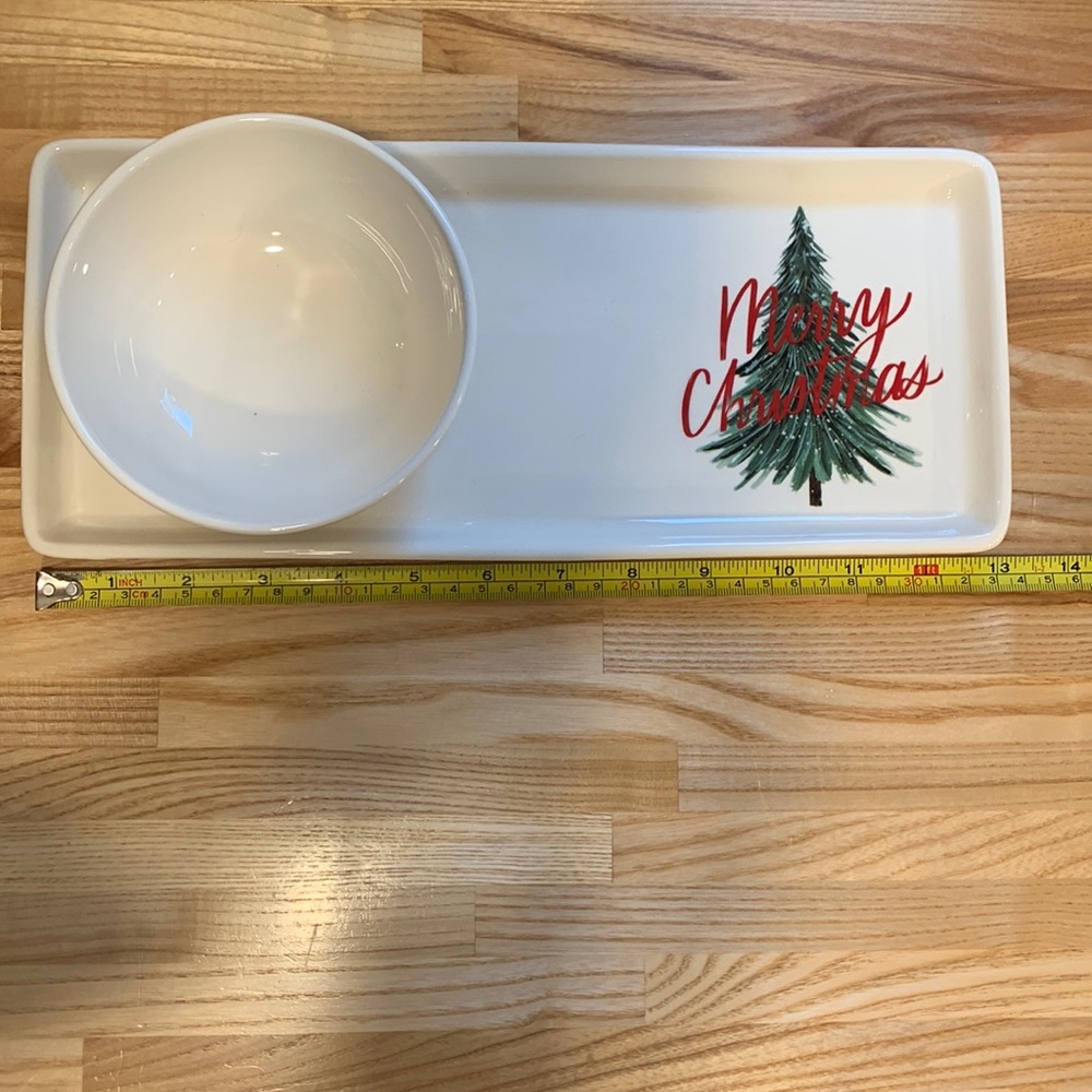 NWOT Christmas platter and bowl set,$23
